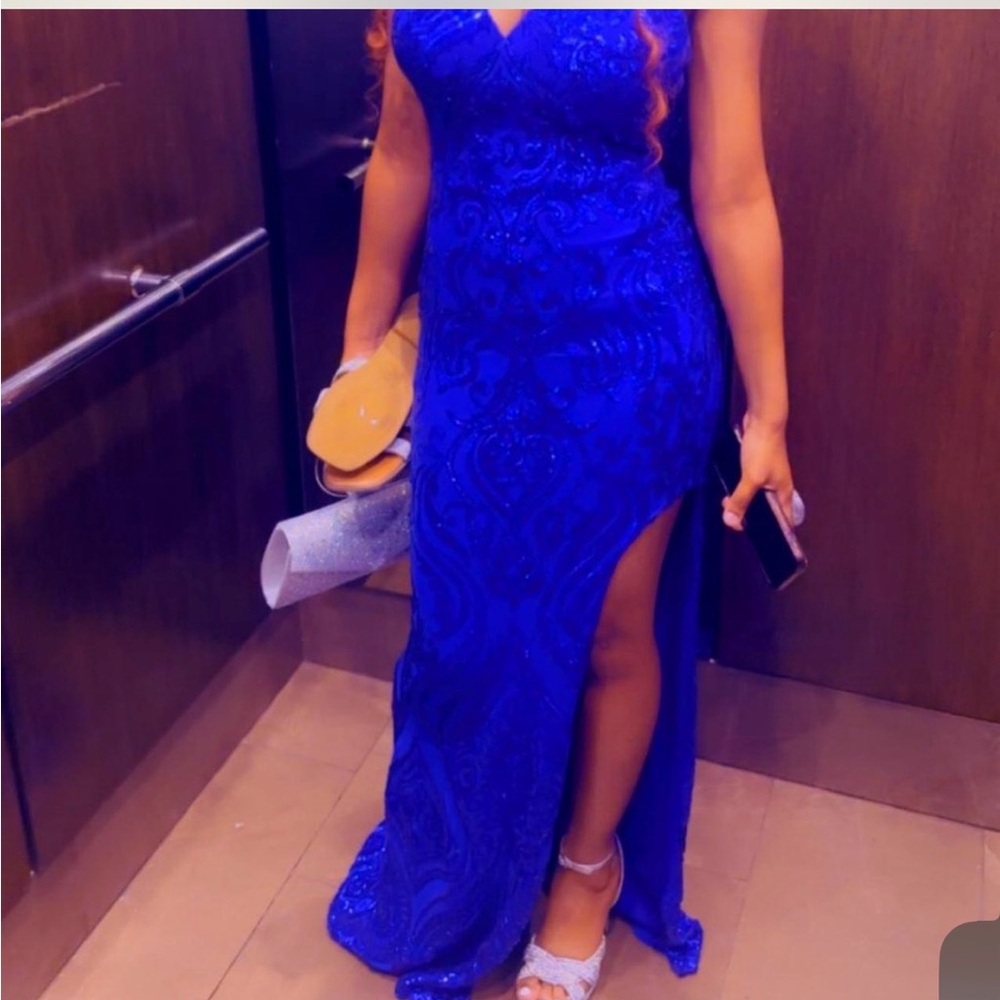 Elegant Blue Evening Gown